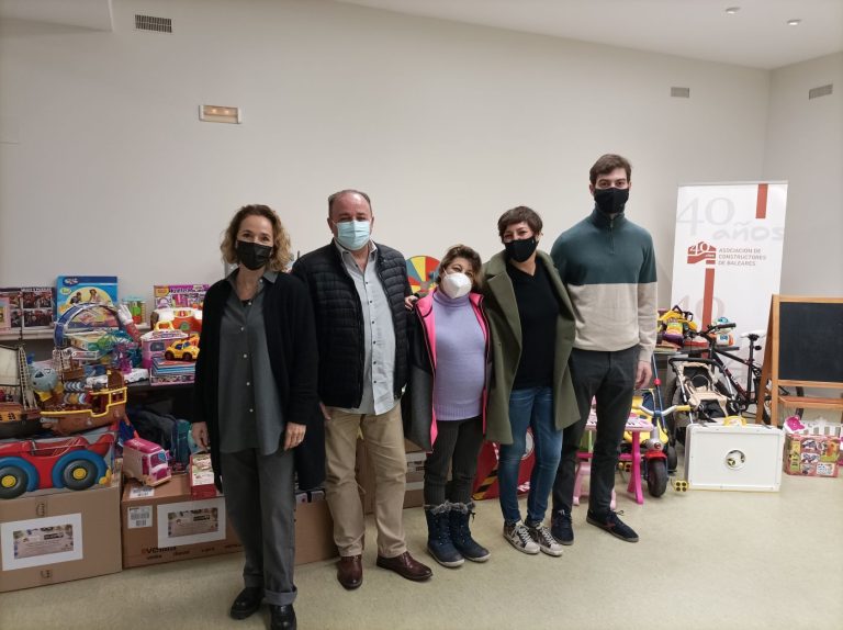 Entrega de juguetes para la campaña de Navidad de SOS Mamás ¡Gracias por haber conseguido que esta iniciativa sea un éxito!